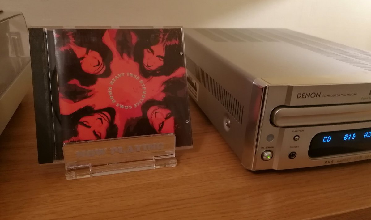 Digging deep into my collection..... What a band <a href="/theehypnotics/">Thee Hypnotics</a> Come Down Heavy