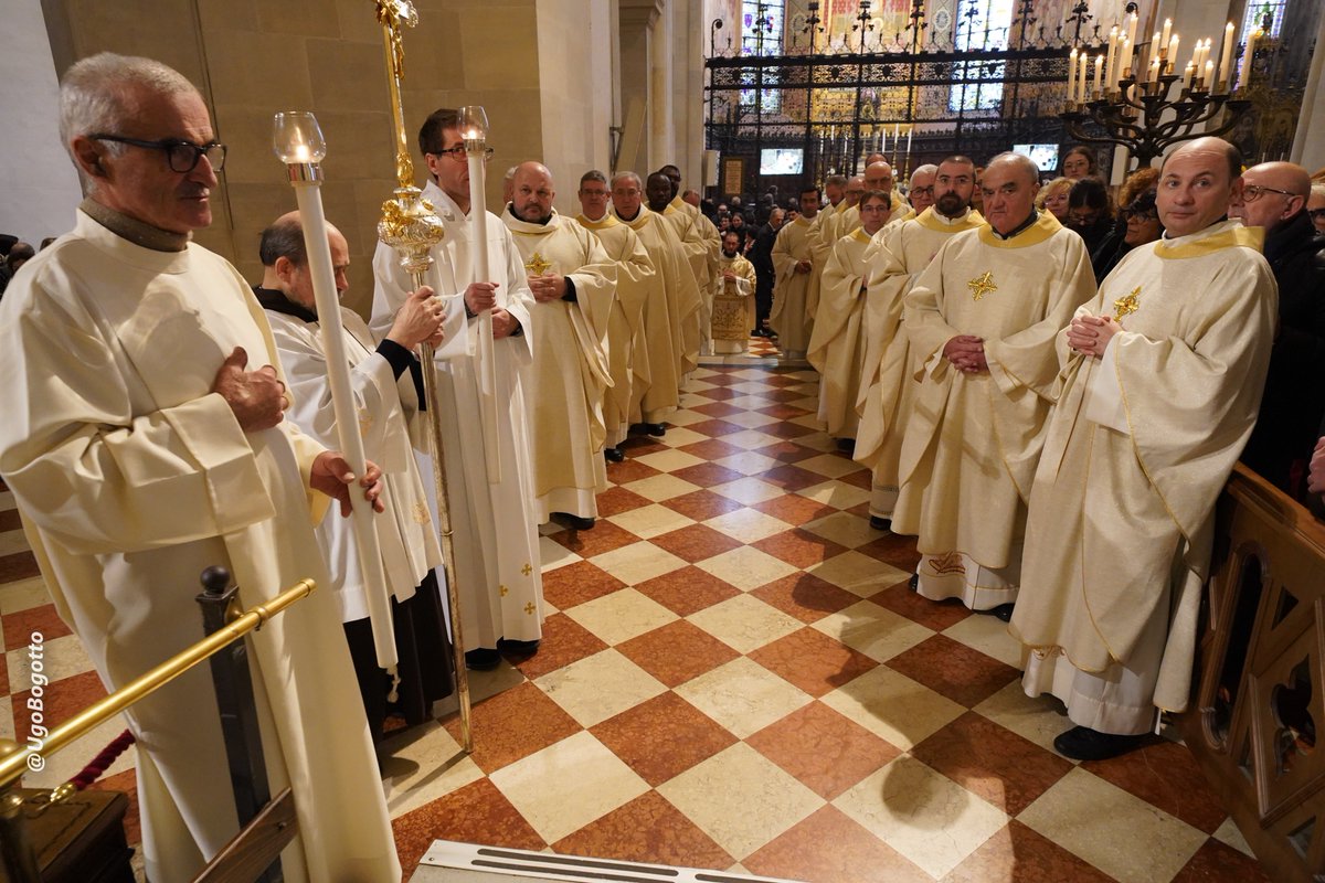 SantaCasaLoreto's tweet photo. #10dicembre Nel giorno della Solennità della B.V.Maria di Loreto, la Santa Messa al Santuario è stata presieduta da S.Em. Card. Robert Francis Prevost, O.S.A., Prefetto del Dicastero per i Vescovi.

ph @UgoBogotto https://t.co/jCzEw6zNz7