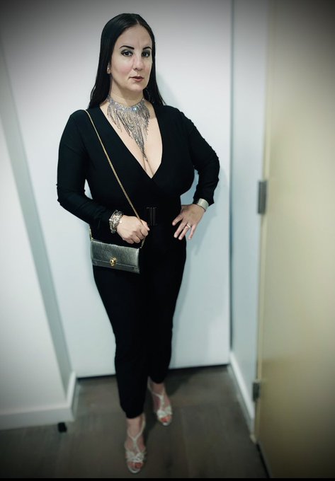 Yesterday night b4 💃🏼 🪩 🎶 https://t.co/lRNwucB5ln<a href="/tag/swimsuit"class="tags"><span>#swimsuit</span></a><a href="/tag/glamour"class="tags"><span>#glamour</span></a><a href="/tag/bossbabe"class="tags"><span>#bossbabe</span></a><a href="/tag/fashionmodel"class="tags"><span>#fashionmodel</span></a><a href="/tag/femmefatale"class="tags"><span>#femmefatale</span></a>