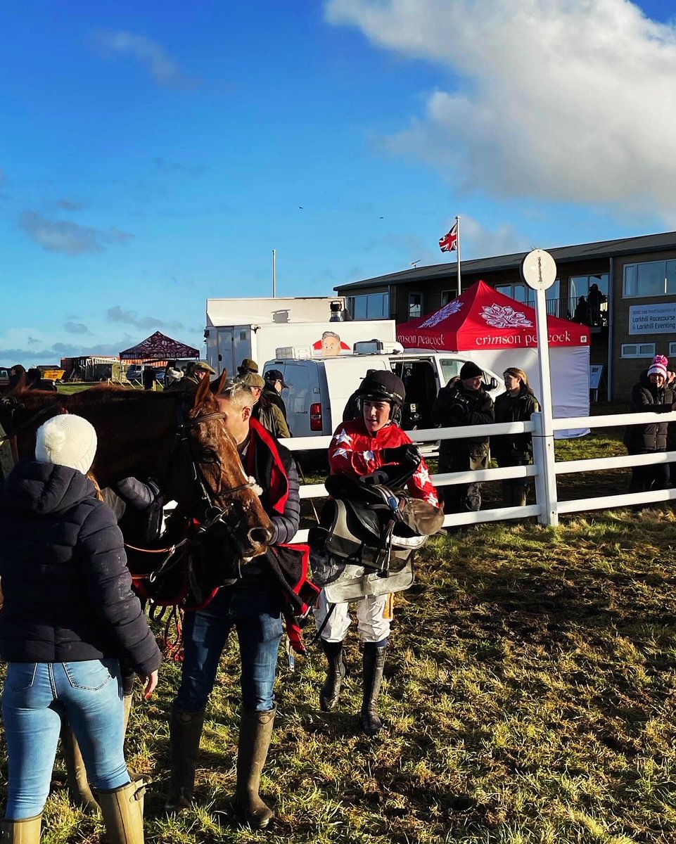 PSmay10Len's tweet photo. WINNER!!! ❤️🖤🤍 HORIZON D’AINAY
A fantastic training performance from @justbro86 and @Abz_Brainiac 
Love being involved with #PitchforkPartnership Hopefully the first winner of many! 🥇
Absolutely delighted! 🏆 https://t.co/MNclmNBTkZ