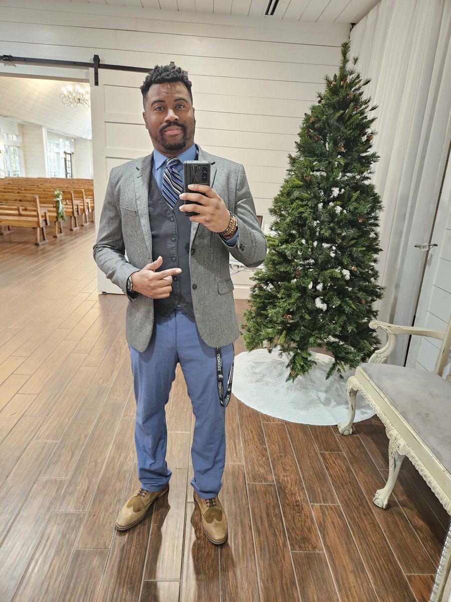 Another successful DJ weekend! Grinded all 2023, most weekends occupied... but it's all good, work hard now play harder later! Merry Christmas yall! 

#fyp #houstondj #mobiledj #weddingdj #suitntie