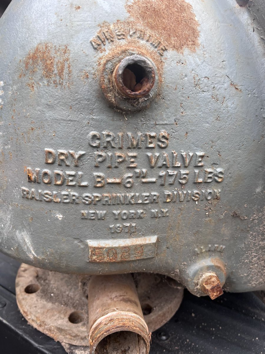 HandLboss's tweet photo. Got a little 175# gadget from some fitter friends ….. now WTF to do with it ….. #fire #dryvalve #autosprinkler #sprnklerfitter #gadgets #gadget https://t.co/bo9vy9bjkv