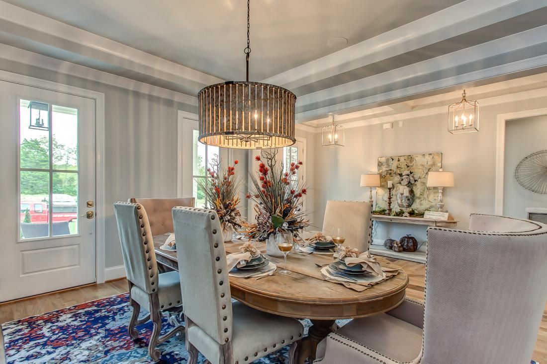 _WoodridgeHomes's tweet image. A dreamy Woodridge dining room is all we want for Christmas this year! 🤩

📸 @360nash

#woodridgehomes #nashvillebuilder #homebuilder #customhomes #nashvilletn #newconstruction