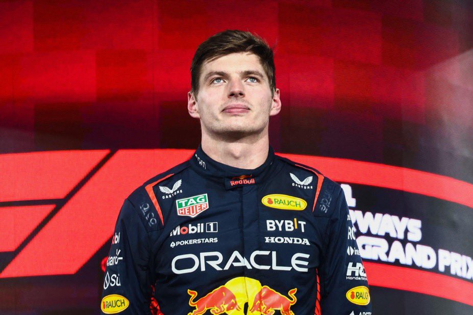 WeAreMessi's tweet photo. Ronald Koeman: I see similarities between Max Verstappen and Leo Messi. They are both passionate and have the desire to win at any cost and the ability to be strong when something goes wrong. 

He does not ask when to enter the pit area to change tires during the race, but rather decides and informs them of this and takes responsibility. This is what I found in Messi during a year and a half in Barcelona