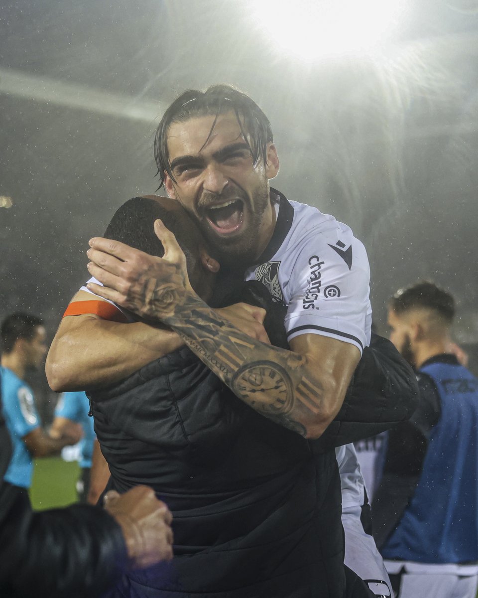 Chegámo-nos à frente 😌

🙌 Vencemos com alma, garra e coração!

🎞 Vê os melhores momentos do triunfo sobre o Sporting CP em bit.ly/Highlights-VSC…

#PaixãoePropósito #LigaPortugal #VSCSCP