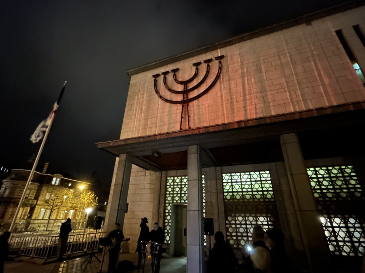 EURORabbi's tweet photo. Illumination du parvis de la Grande Synagogue de Strasbourg avec  Hanouccah. 
Avec @JeanneBarsegh Maire de @strasbourg 
Une création de @Rjstrasbourg 
Bravo Patrick Cohen son Président pour les 10 ans de ces illuminations. 
Joyeux Hanouccah. https://t.co/OxLpvZuvSU