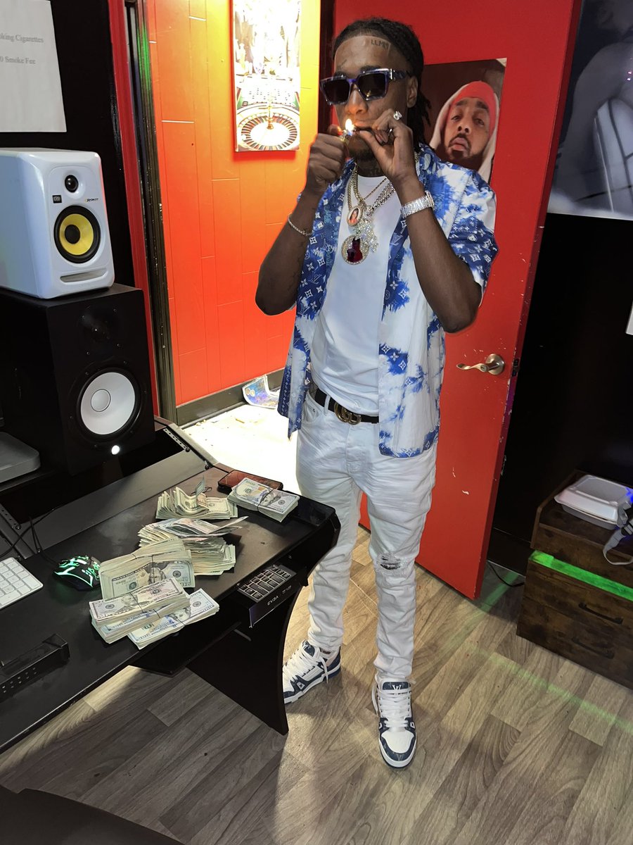 LilSKE5's tweet photo. 🐱 nigga you can’t pop it like us ⛷️ https://t.co/GUP0AtpyeM