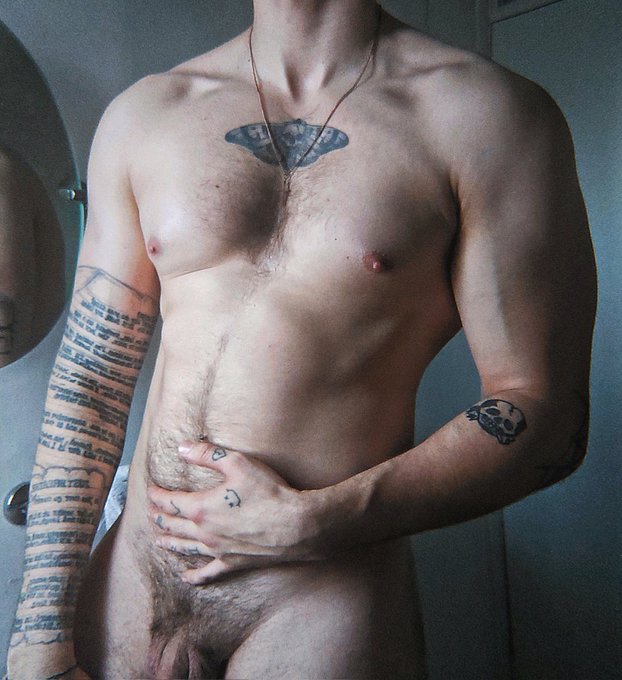 twitter gets the cropped one https://t.co/BpIsnlUXwH
