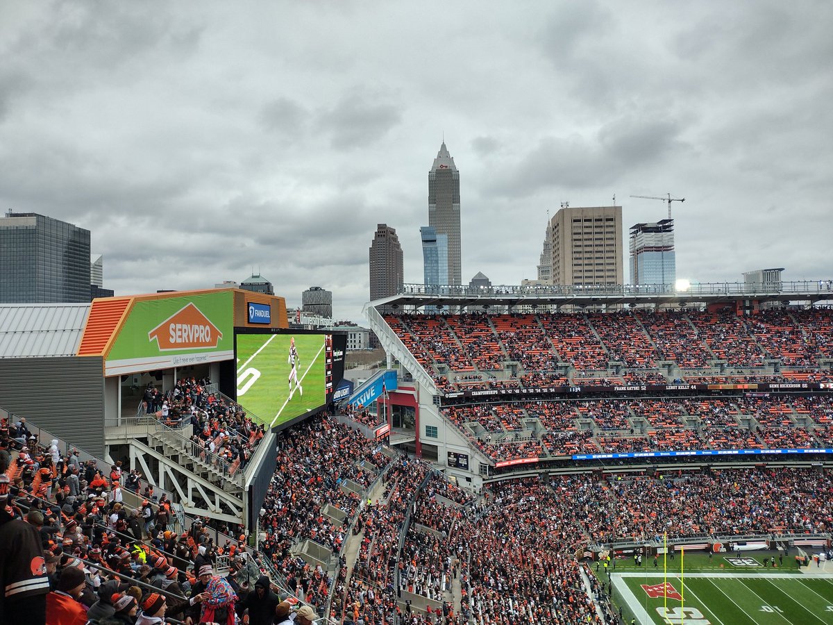 Irish50k's tweet photo. Sunday last-minute Browns game with @PJKennedy2000 https://t.co/VZZdYlCI3I
