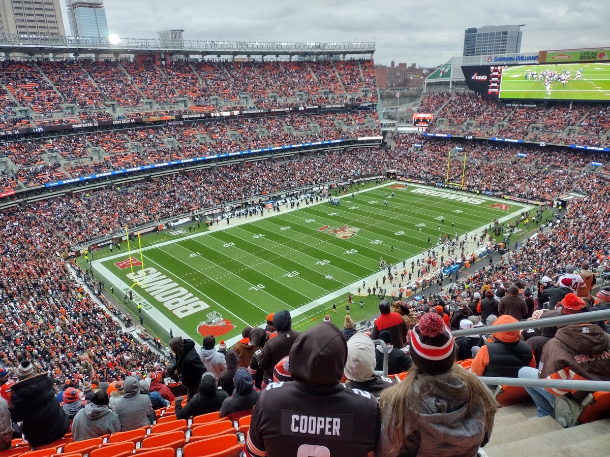 Irish50k's tweet photo. Sunday last-minute Browns game with @PJKennedy2000 https://t.co/VZZdYlCI3I