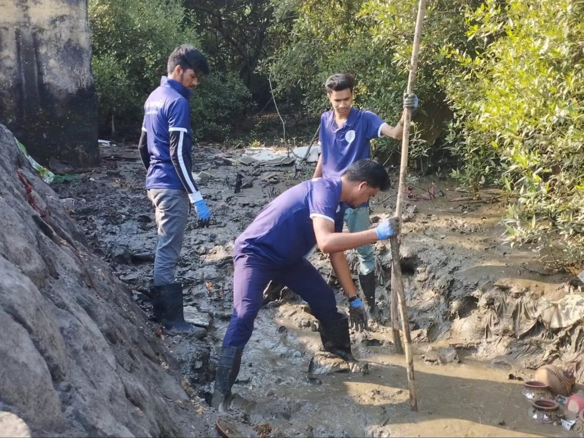 forfuturein's tweet photo. #SaveMangroves
.
FFI is doing their best to clean our environment, you can do it too!
See you in the next cleanup!
Thank you for joining hands
.
#ForFutureIndia #HarshadDhage #ForFutureIndiaTeam #BeachCleanups #BeachCleanupsIndia #MajhiVasundhara #EnvironmentEnvoy https://t.co/LQb9qyRHWq