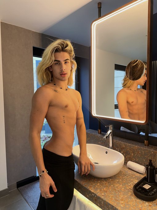 Queria um namoradinho 😩🥵 https://t.co/In8pkoEdhH