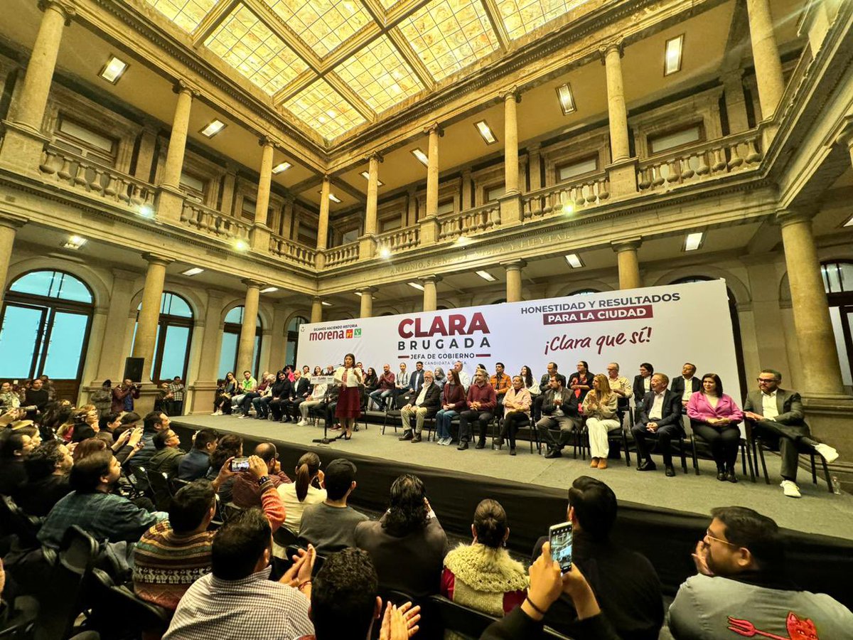 vromog's tweet photo. Esta mañana la precandidata única de Morena a la jefatura de Gobierno de la Ciudad de México, @ClaraBrugadaM presentó al comité de precampaña para construir el segundo piso de la #4T del cual también forma parte nuestra querida amiga y compañera de lucha @irma_vzqmh ¡Enhorabuena! https://t.co/by0607oUuC