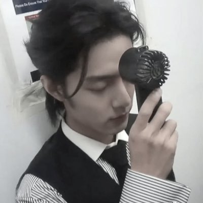 -. dɥɐdɐı .- tweet media