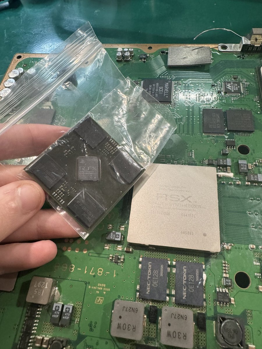 This CECHA01 unfortunately came down with a yellow light of death. After disassembly and wiring up syscon it had error code 3034, which means it has a dead RSX. Fortunately I have a new 40nm for a Frankenstein mod.