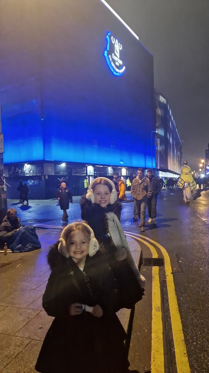 miyadarcy6's tweet photo. Wow what a fantastic night #upthetoffees boss 1st game for Morgan ๐ the girl's absolutely loved it, think they have the Everton bug now ๐ ๐ 3-0 Everton vs Newcastle 2023 #hadaball https://t.co/qfVqsPT7iZ