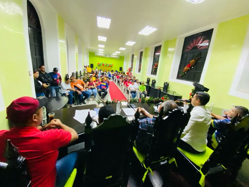 GabrielFrancoJ's tweet photo. #9Dic | Desde la Cámara Municipal de Angostura del Orinoco, la Red de Jóvenes Parlamentarios del Estado Bolivar realizó Consulta Pública Nacional del Proyecto de Ley para la Defensa de la Guayana Esequiba.

#DiplomaciaDePaz 
@Asamblea_Ven @comandosergioh https://t.co/O1VsO2sgGF