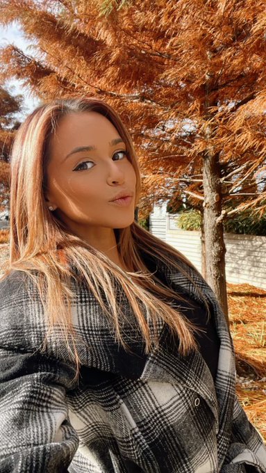 Loving this Boston weather&hellip;.now I&rsquo;m trying to figure where to go??   Boston peeps where you at?? 💋🖤  @HussieModels<a href="/tag/mvsales"class="tags"><span>#mvsales</span></a>