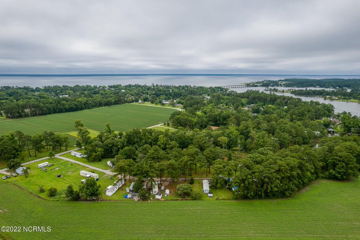 Incredible Investment Opportunity in Oriental! 🏡✨ Cleared acreage off Smith Creek, minutes to waterfront, dining, marinas, and Cherry Branch Minnesott Beach Ferry. 4 homes + mobile homes included. Don't miss out! Contact us today. 💰🌟 #RealEstate #Investment #Oriental"