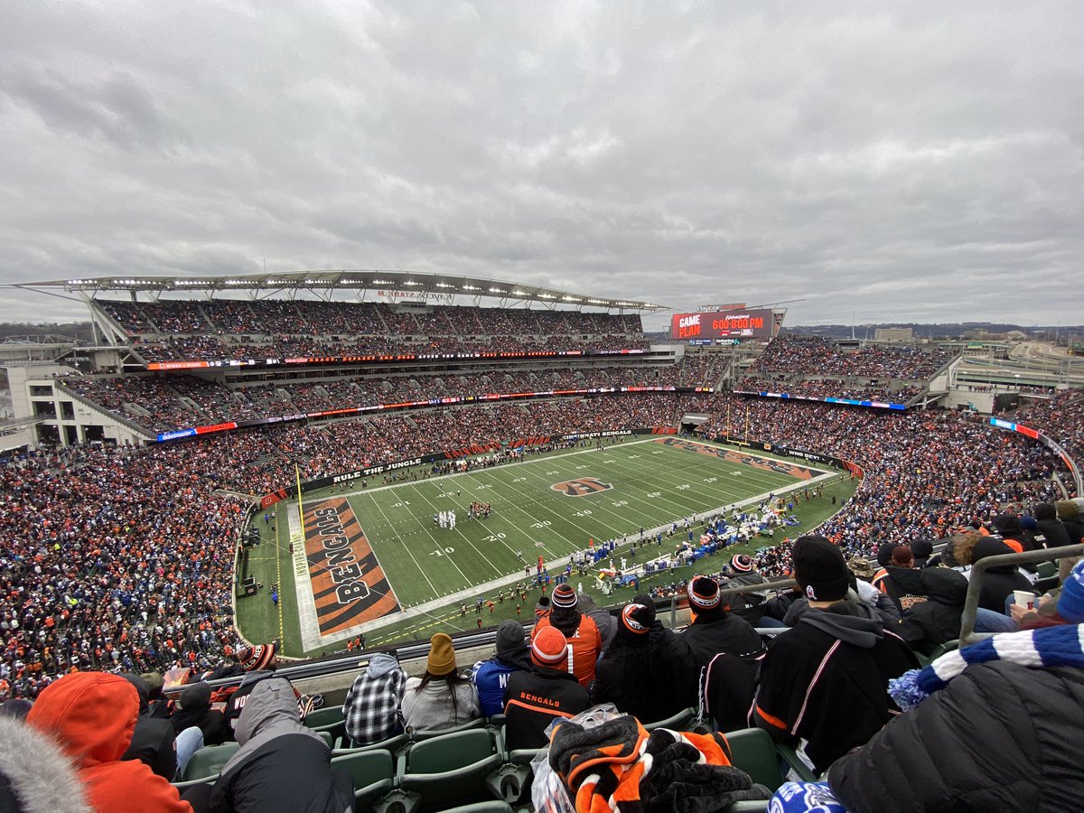 When a Colts fan said “I don’t have to be cold at home games because we heat our stadium!” I felt that 😭 #WHODEY