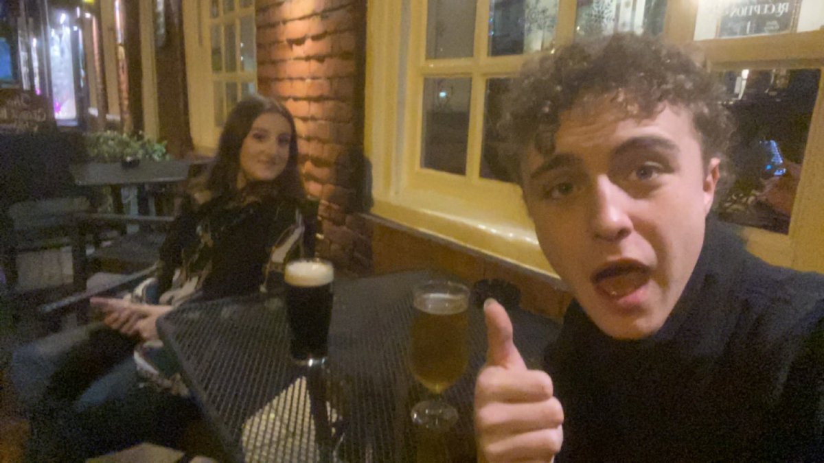 Tiny__50's tweet photo. On the best two at the pub AGAIN 🇬🇧🇬🇧🇬🇧#twitch #smallstreamer #streamer #pub #ukpub https://t.co/YLVHUYtHBB