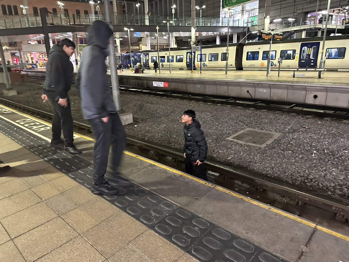 Rebecca8899's tweet photo. @BeeNetwork Got some lads messing about and jumping onto the tracks, running to the train station side and back again at Victoria… may need people over here pronto to patrol https://t.co/4WgE7xDwto
