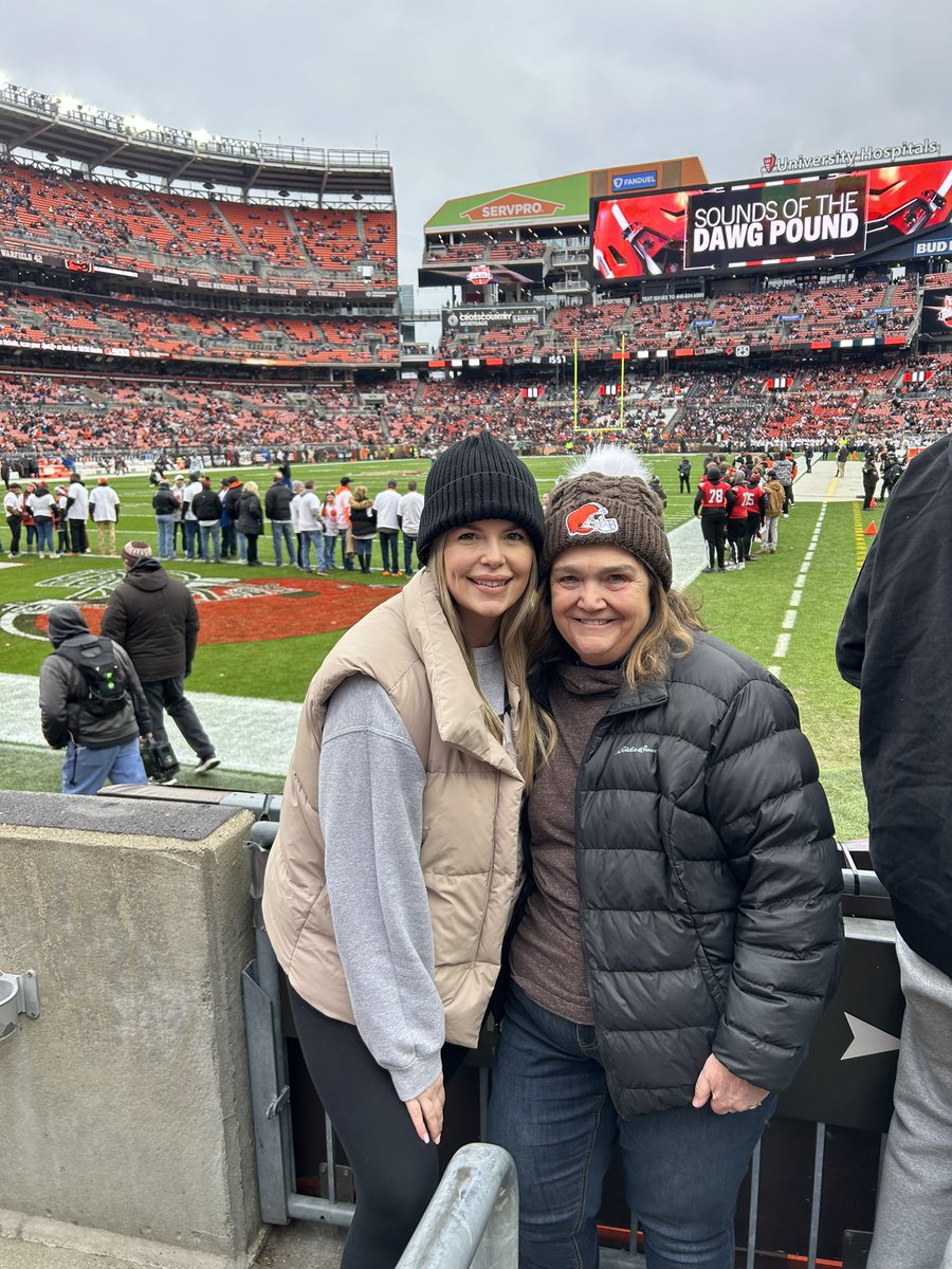 crystalsoohey's tweet photo. #gobrowns #cle #OOTD https://t.co/XkcMrG5eMY