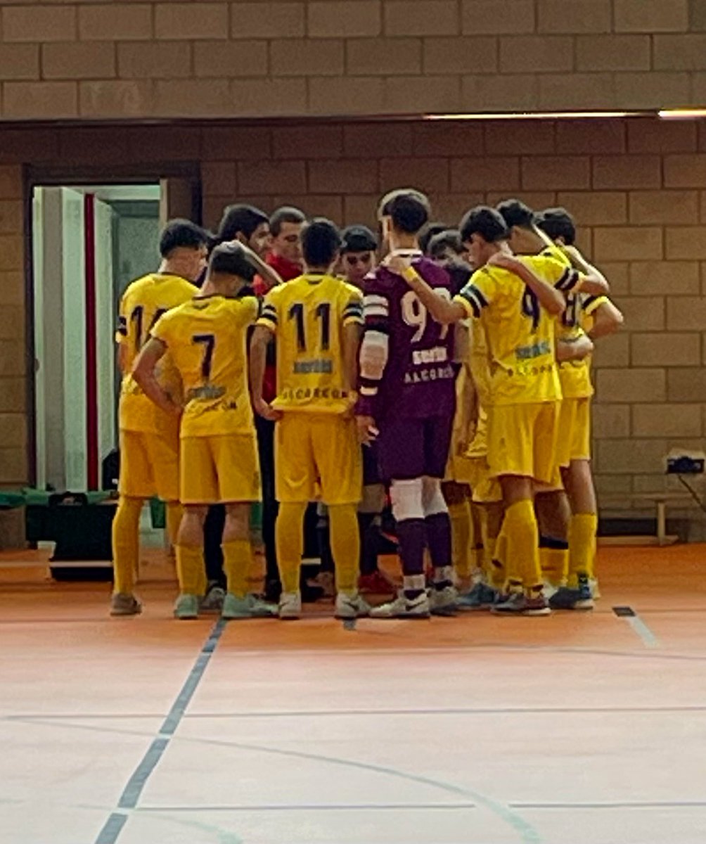 sanchez_ullen's tweet photo. Bonito e intenso partido el vivido esta mañana en el M4 entre @ADAlcorconFS #DH & @UDRB con reparto de puntos final que sabe a poco. Seguimos creciendo y aprendiendo, no nos rendimos 💪💛 #123Alcorcón
#SomosEquipo #Rober99 🔝🚀🧤 https://t.co/gjY3Nyrvpq