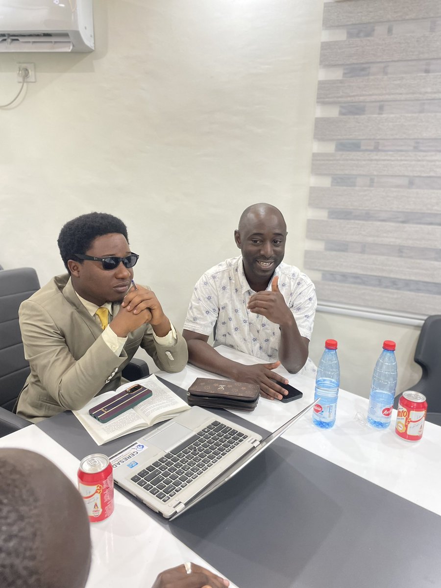 Intelli3_0's tweet image. Retour en images sur notre rencontre enrichissante d’hier autour du livre 📕.

@i3_0
@DIABY_Mamy