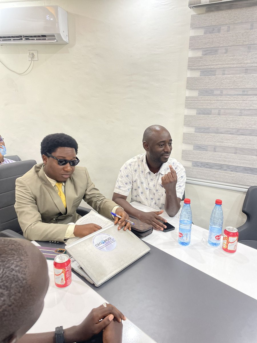 Intelli3_0's tweet image. Retour en images sur notre rencontre enrichissante d’hier autour du livre 📕.

@i3_0
@DIABY_Mamy