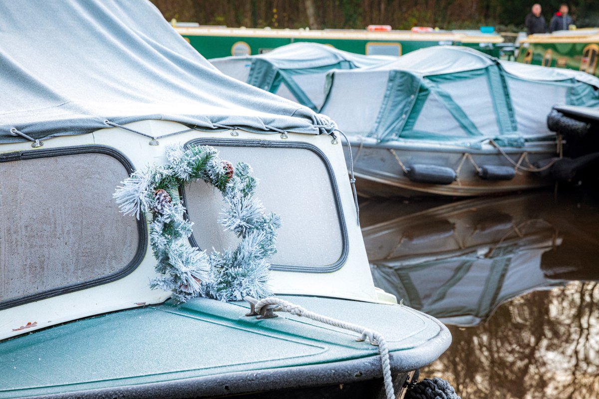 beaconparkboats's tweet photo. With just two weeks to go till Christmas Eve, why not buy a present the whole family can share with a Beacon Park Boats Voucher? For more details, give our office a ring, Monday to Friday during our office hours. #christamsvouchers #christmaspresentideas #funforthefamily https://t.co/2z4oUCmliQ