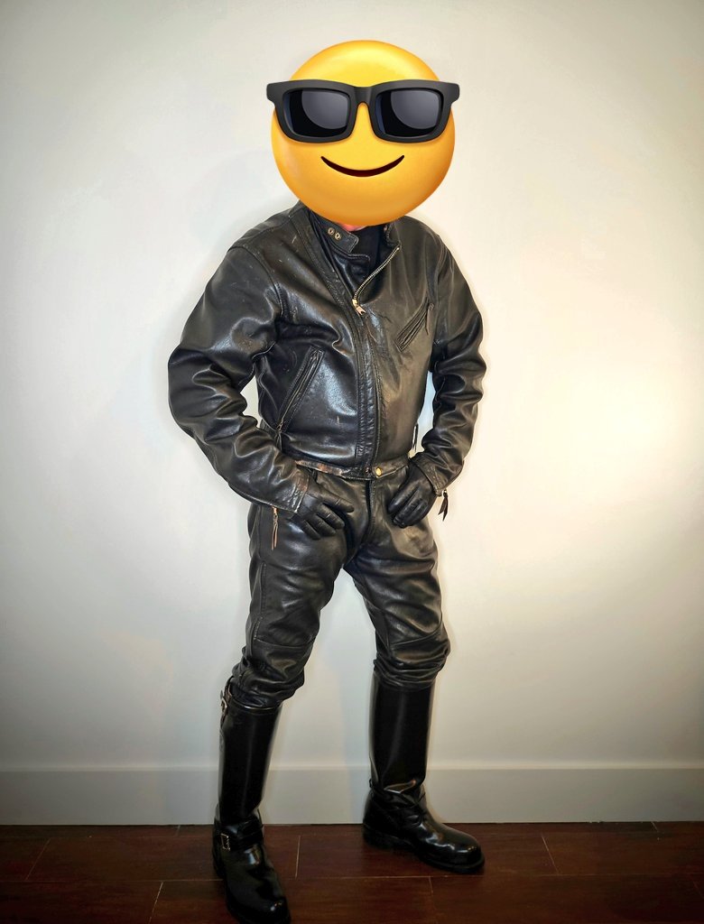 Intent2Capture's tweet image. Insta has a better pic lol. Selling these #langlitzleathers Cascade #leatherjacket and Westerns #leatherpants and other gear on @second_skin_co    
#gear365 #gayleather #bluf #blufmen #langlitz #leathermen