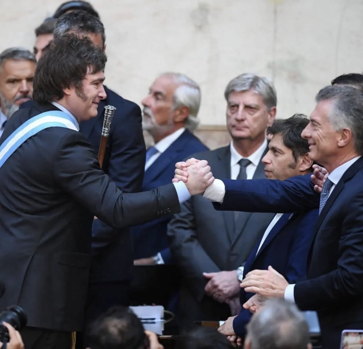 Fotón, en todo sentido. Triunfa la libertad, se hunde el comunismo.