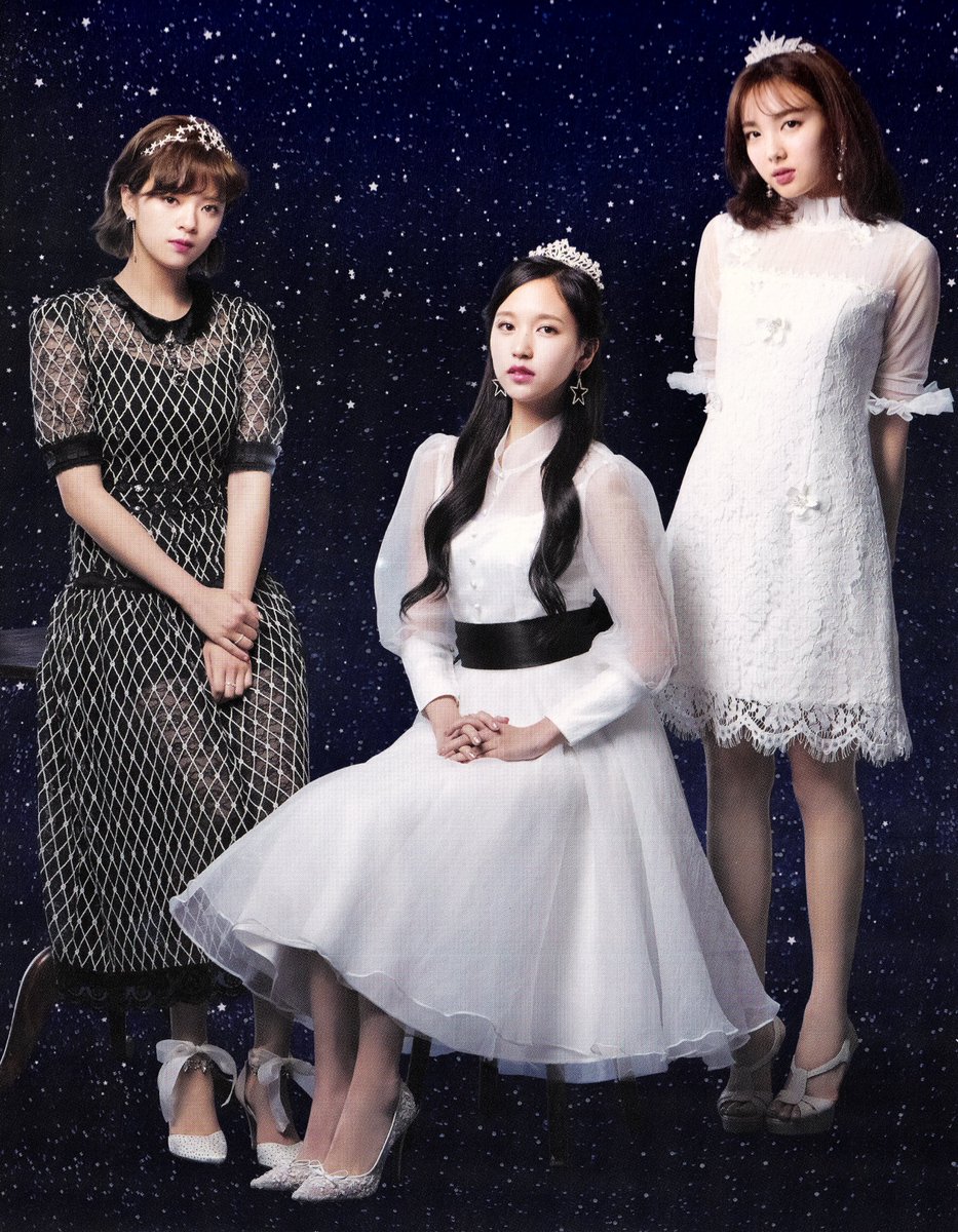 sweet9_venus's tweet photo. [SCAN] TWICE JAPAN SEASON'S GREETINGS 2018 'TWISTAR' ONCE JAPAN Limited Edition "Calendar A" - Nayeon, Jeongyeon &amp; Mina

#TWICE #트와이스
#NAYEON #나연 
#JEONGYEON #정연 
#MINA #미나
#TWISTAR https://t.co/BbdvVM02Y1