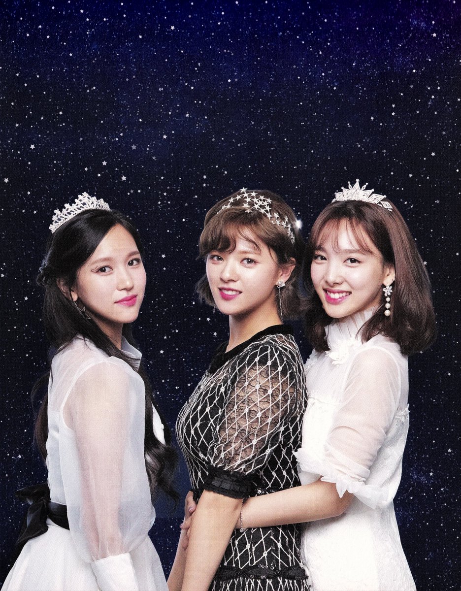 sweet9_venus's tweet photo. [SCAN] TWICE JAPAN SEASON'S GREETINGS 2018 'TWISTAR' ONCE JAPAN Limited Edition "Calendar A" - Nayeon, Jeongyeon &amp; Mina

#TWICE #트와이스
#NAYEON #나연 
#JEONGYEON #정연 
#MINA #미나
#TWISTAR https://t.co/BbdvVM02Y1