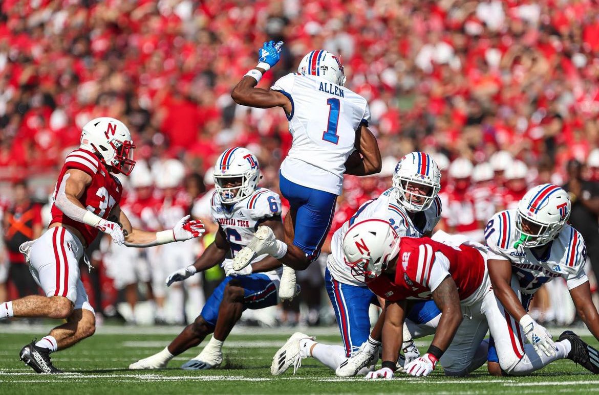 CaryG_'s tweet photo. Blessed to receive a offer from Louisiana Tech University 🔴🔵 #bulldawgs @Coach_J_Johnson @SCumbie_LaTech @VealCoach https://t.co/1wISCxIto8
