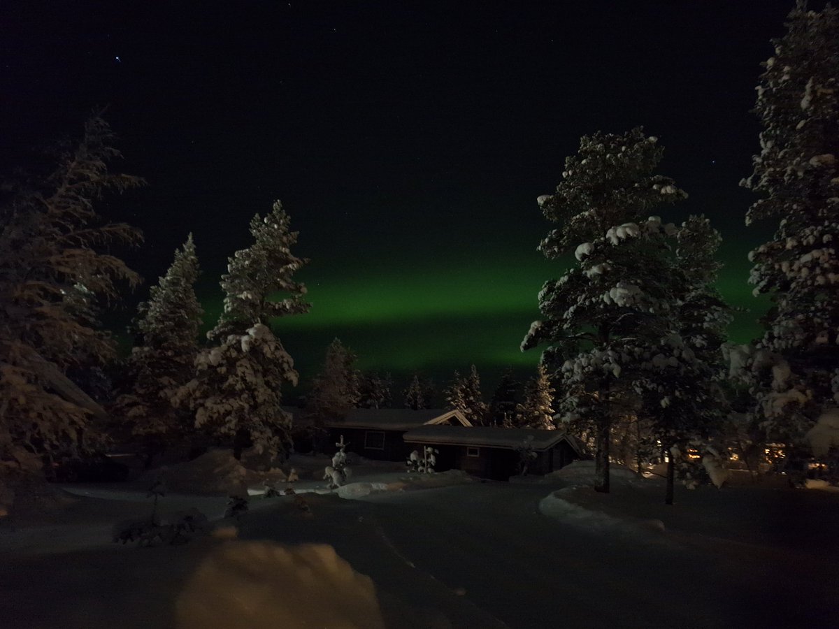 DanielCasper84's tweet photo. Nice to be treated to some decent lights after a day performing in an igloo https://t.co/46lgV9Auj3