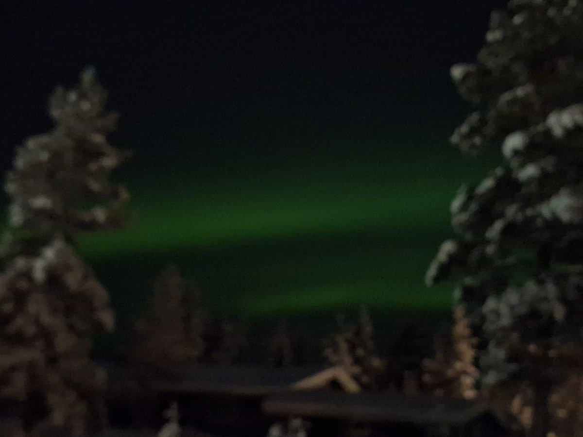 DanielCasper84's tweet photo. Nice to be treated to some decent lights after a day performing in an igloo https://t.co/46lgV9Auj3