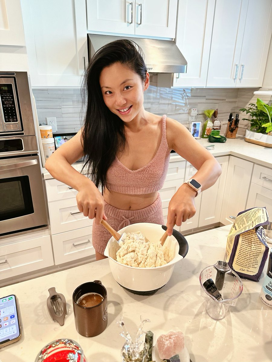 Tinaguo's tweet image. What’s your obsession?  My new obsession: Artisan Bread 😂 First bake begins today: Garlic 🧄 Sea Salt Loaf 🍞 Dough is proofing, will post results tonight!

#bread #breadmaking #goals #breadporn #breadlover