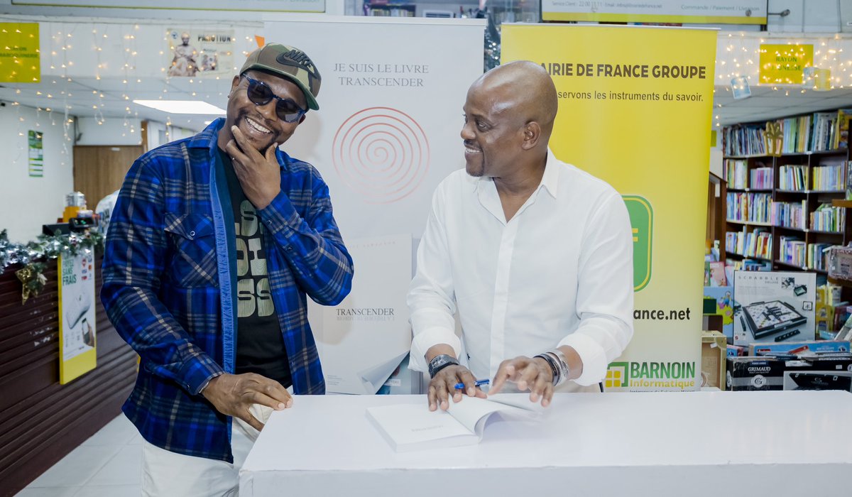 simpliceamany's tweet photo. Heureux de partager cette expérience « La théorie du miroir » avec le grand frère Fabrice SAWEGNON. Découvrir la personne que nous sommes vraiment, sans faux-fuyants.
#Transcender
#1erlivre_FabriceSawegnon
#BonDimancheAtous🙏🏽
#AvecLeCoeur❤️ https://t.co/jt4ga5kh98
