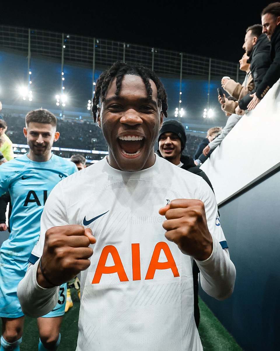 SpursOfficial's tweet photo. 😁 https://t.co/gSWqqp6uep