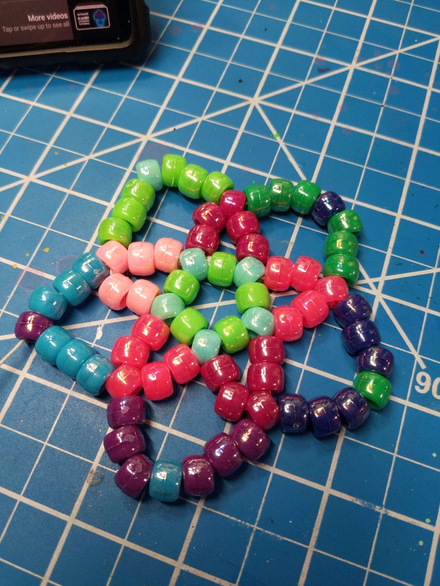 ShatteredCrafts's tweet photo. Making ornaments today! https://t.co/VgeOv0gKcl