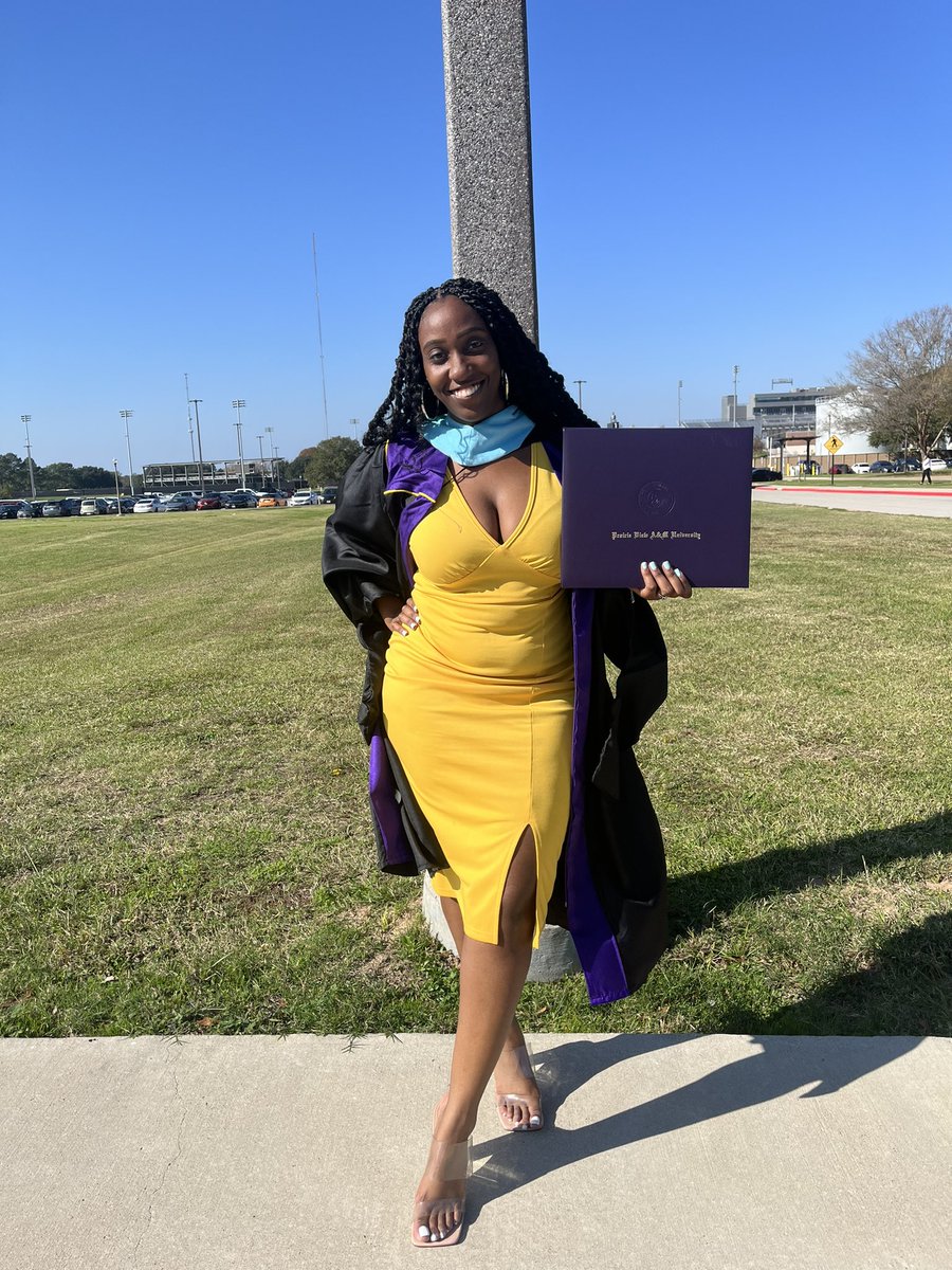 Athomp141's tweet photo. I did it! 👩🏾‍🎓🙌🏾 #MasteredIt https://t.co/I2zPhQscHl