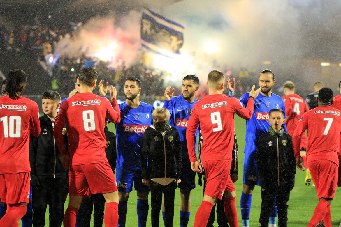 Mathouldt's tweet image. Plaisir et bonheur x 1000 📸
Merci les gars 🫶⚫️🟡
@ChambeSF