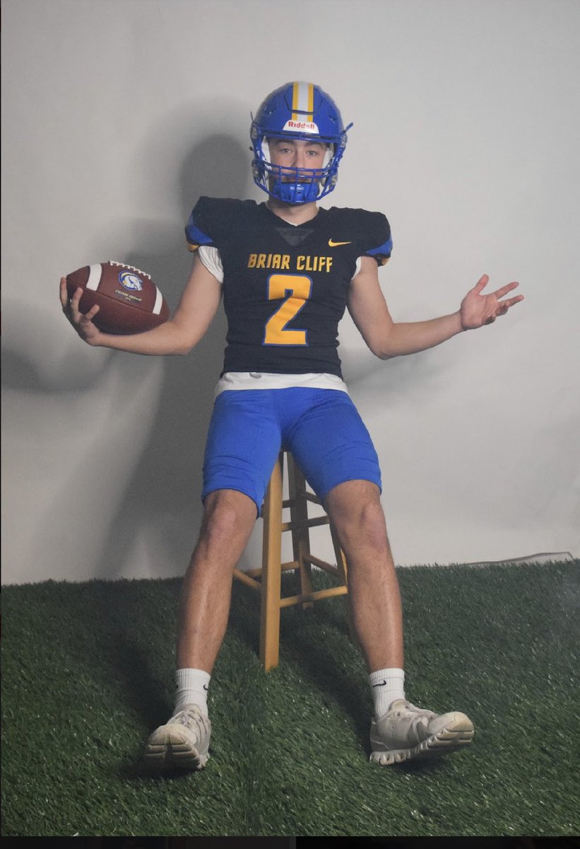 After a great visit and talk with <a href="/CoachLaDage/">Shane LaDage</a>, I am grateful to receive my first offer to play football at Briar Cliff!@CoachAaronStens