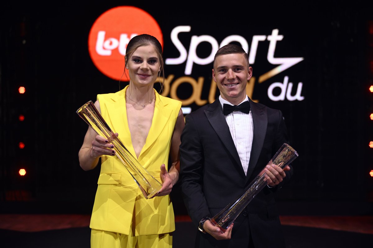 Lotte Kopecky and Remco Evenepoel win top prizes at 2023 Sport Gala
prez.ly/4nDc

#Belga #Sports #Cycling #SportGala2023