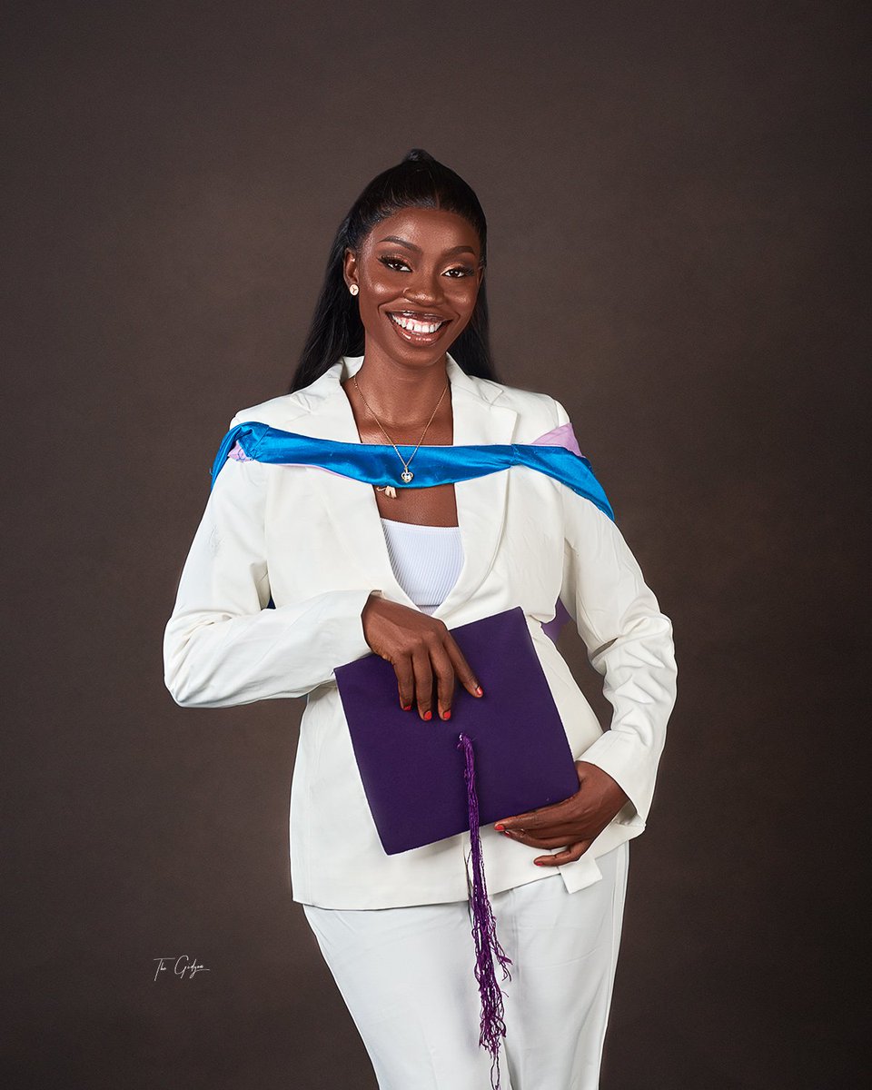 thegidyon's tweet photo. Still on convocation portrait
Shot by @thegidyon
#convocation #convocationportrait https://t.co/fNXC3kmAad