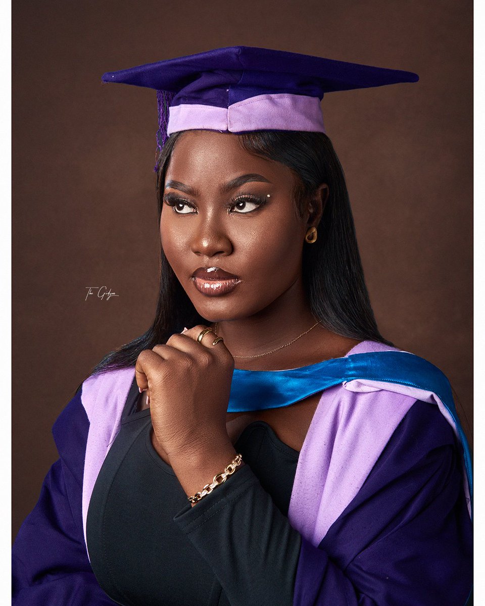 thegidyon's tweet photo. Still on convocation portrait
Shot by @thegidyon
#convocation #convocationportrait https://t.co/fNXC3kmAad