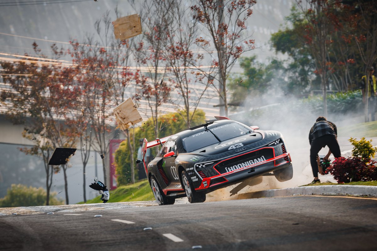 TheHoonigans tweet picture