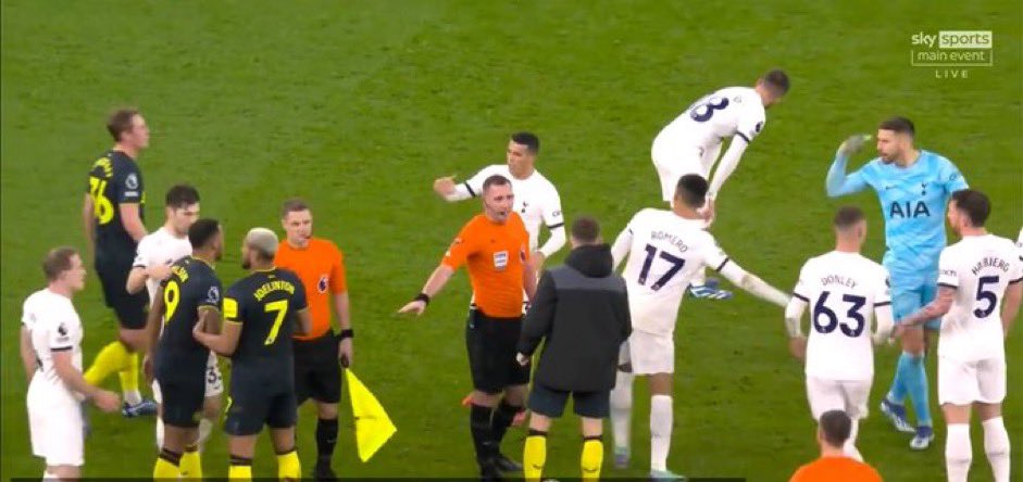 TheSpursWatch's tweet photo. 🎙️Callum Wilson on incident with Guglielmo Vicario: 

"There is a way to win. The goalkeeper was making faces. I thought there was a lack of respect. We're grown men and we move on." 

Callum Wilson talking about lack of respect 😂 https://t.co/bCvhB33h27